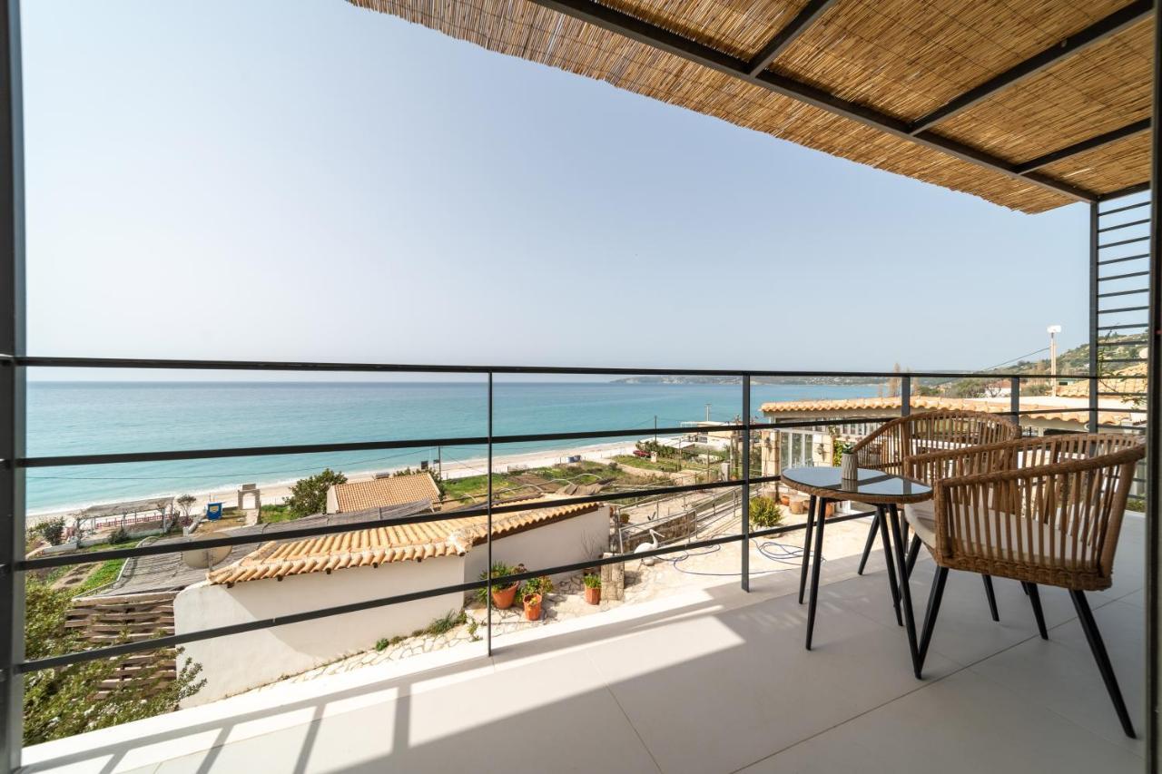 Thea Beachfront Suites In Lourdas Beach Lourdata  Exterior photo