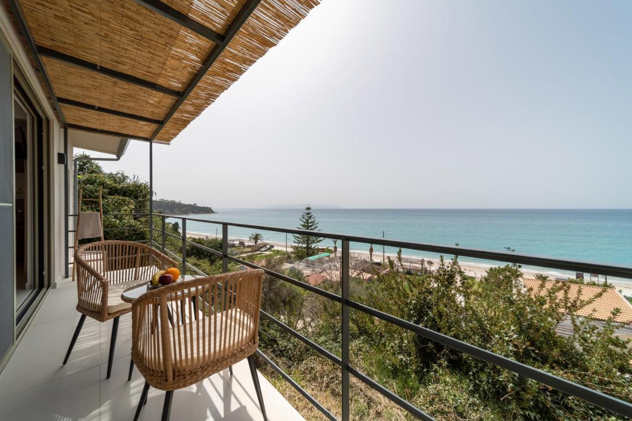 Thea Beachfront Suites In Lourdas Beach Lourdata  Exterior photo