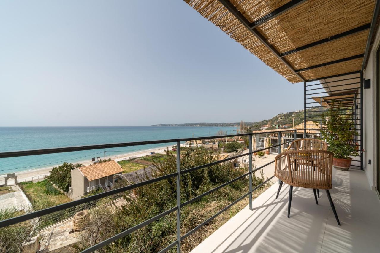 Thea Beachfront Suites In Lourdas Beach Lourdata  Exterior photo